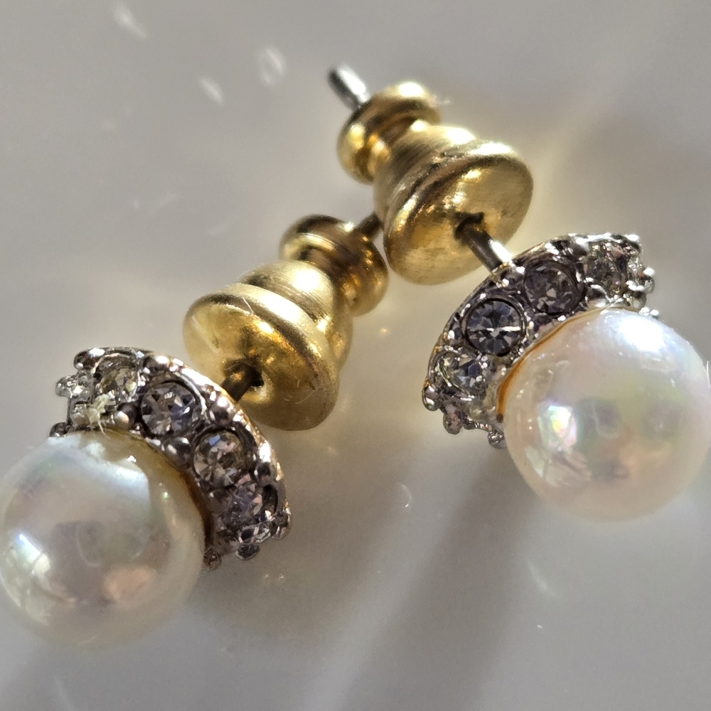 NWT💫D'Orlan Silver Pearl Rhinestone Stud Earrings